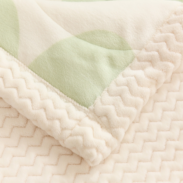 91家纺网 家纺一手货源 找家纺 印季家纺 2025新款三层夹棉印花牛奶绒毛毯毯子 小熊猫