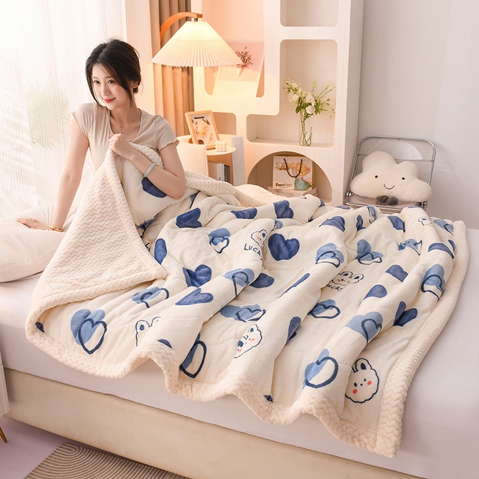 91家纺网 家纺一手货源 找家纺 印季家纺 2025新款三层夹棉印花牛奶绒毛毯毯子 星黛兔