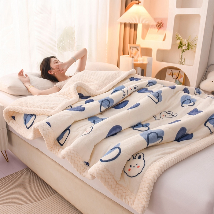 91家纺网 家纺一手货源 找家纺 印季家纺 2025新款三层夹棉印花牛奶绒毛毯毯子 星黛兔