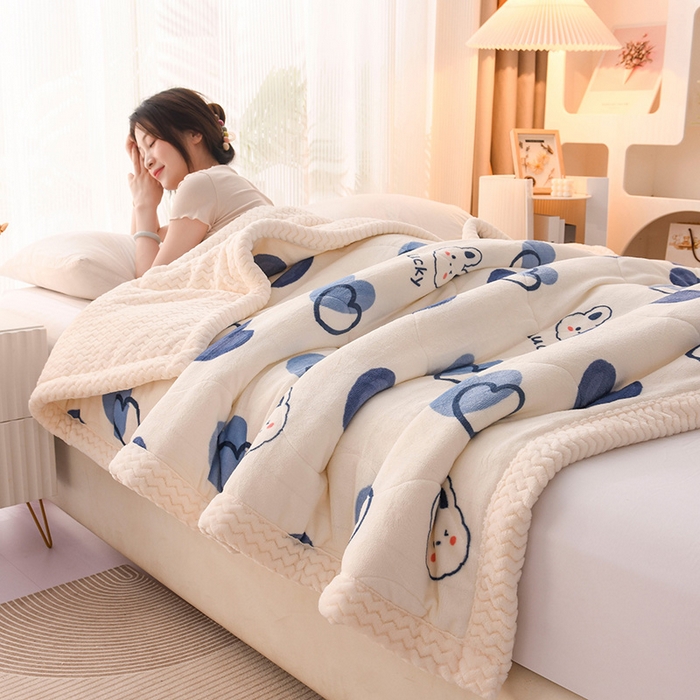 91家纺网 家纺一手货源 找家纺 印季家纺 2025新款三层夹棉印花牛奶绒毛毯毯子 星黛兔