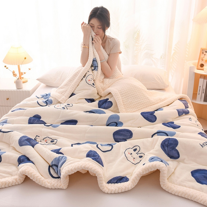 91家纺网 家纺一手货源 找家纺 印季家纺 2025新款三层夹棉印花牛奶绒毛毯毯子 星黛兔