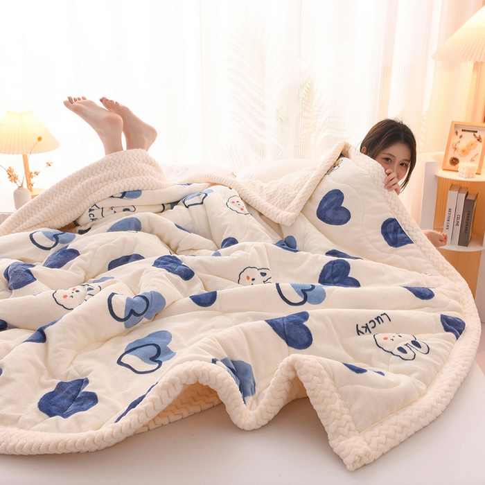 91家纺网 家纺一手货源 找家纺 印季家纺 2025新款三层夹棉印花牛奶绒毛毯毯子 星黛兔