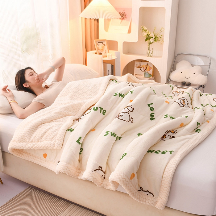 91家纺网 家纺一手货源 找家纺 印季家纺 2025新款三层夹棉印花牛奶绒毛毯毯子 幸运狗