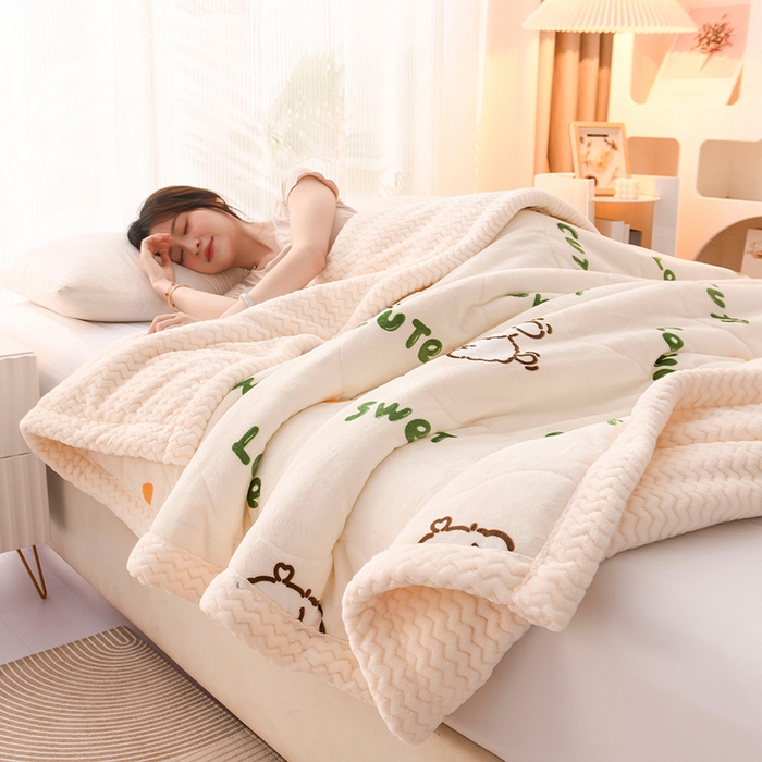 91家纺网 家纺一手货源 找家纺 印季家纺 2025新款三层夹棉印花牛奶绒毛毯毯子 幸运狗