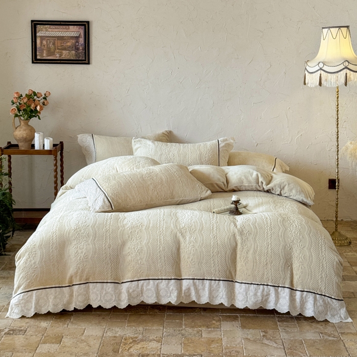 91家纺网 家纺一手货源 找家纺 （总）纯优家纺 2025新款秋冬轻法式花边款雕花牛奶绒四件套-绮梦