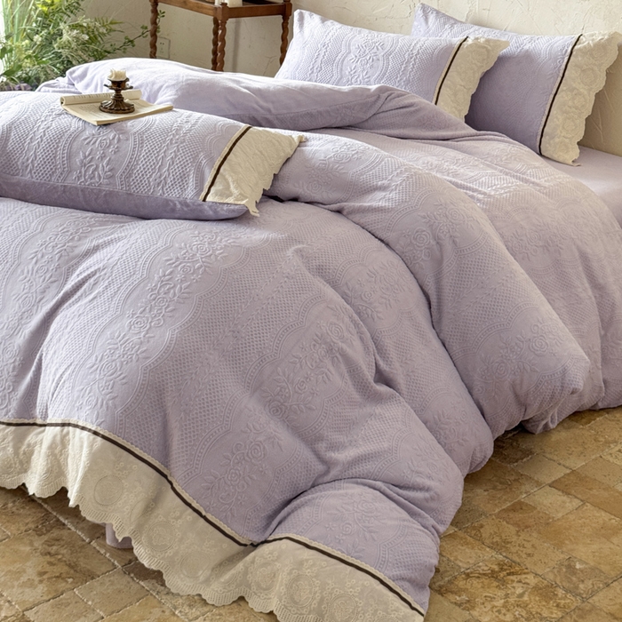 91家纺网 家纺一手货源 找家纺 纯优家纺 2025新款秋冬轻法式花边款雕花牛奶绒四件套-绮梦 绮梦-芋泥紫