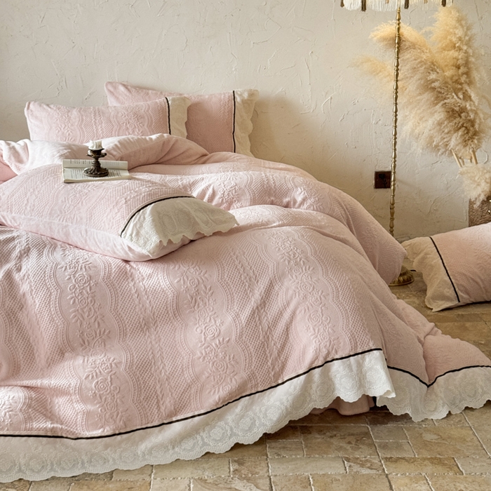 91家纺网 家纺一手货源 找家纺 （总）纯优家纺 2025新款秋冬轻法式花边款雕花牛奶绒四件套-绮梦