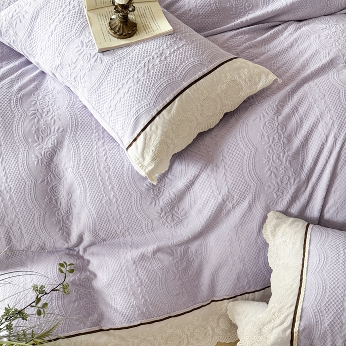 91家纺网 家纺一手货源 找家纺 纯优家纺 2025新款秋冬轻法式花边款雕花牛奶绒四件套-绮梦 绮梦-芋泥紫
