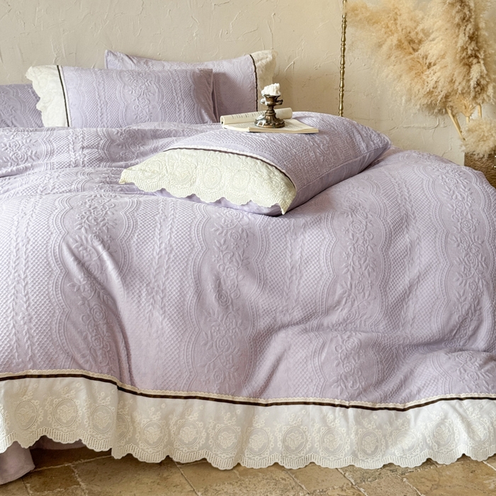 91家纺网 家纺一手货源 找家纺 纯优家纺 2025新款秋冬轻法式花边款雕花牛奶绒四件套-绮梦 绮梦-芋泥紫