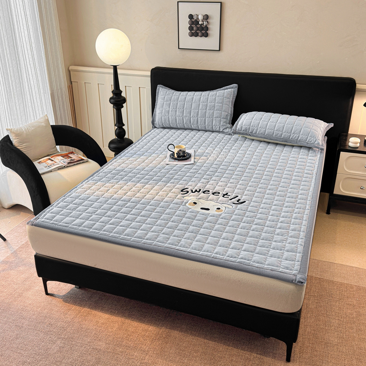 91家纺网 家纺一手货源 找家纺 颜选 2025新款高克重牛奶绒夹棉床垫-小白系列 蓝灰-小白