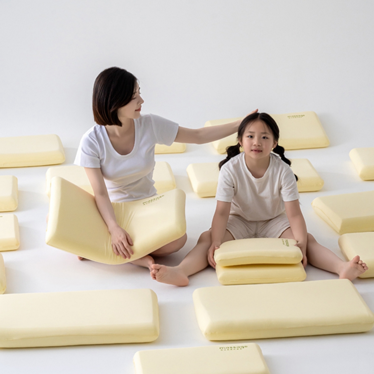 91家纺网 家纺一手货源 找家纺 北鸣有鱼枕芯馆 2025新款Massage马莎鸡记忆棉亲子枕枕头枕芯-风格一 42*70*8cm黄色