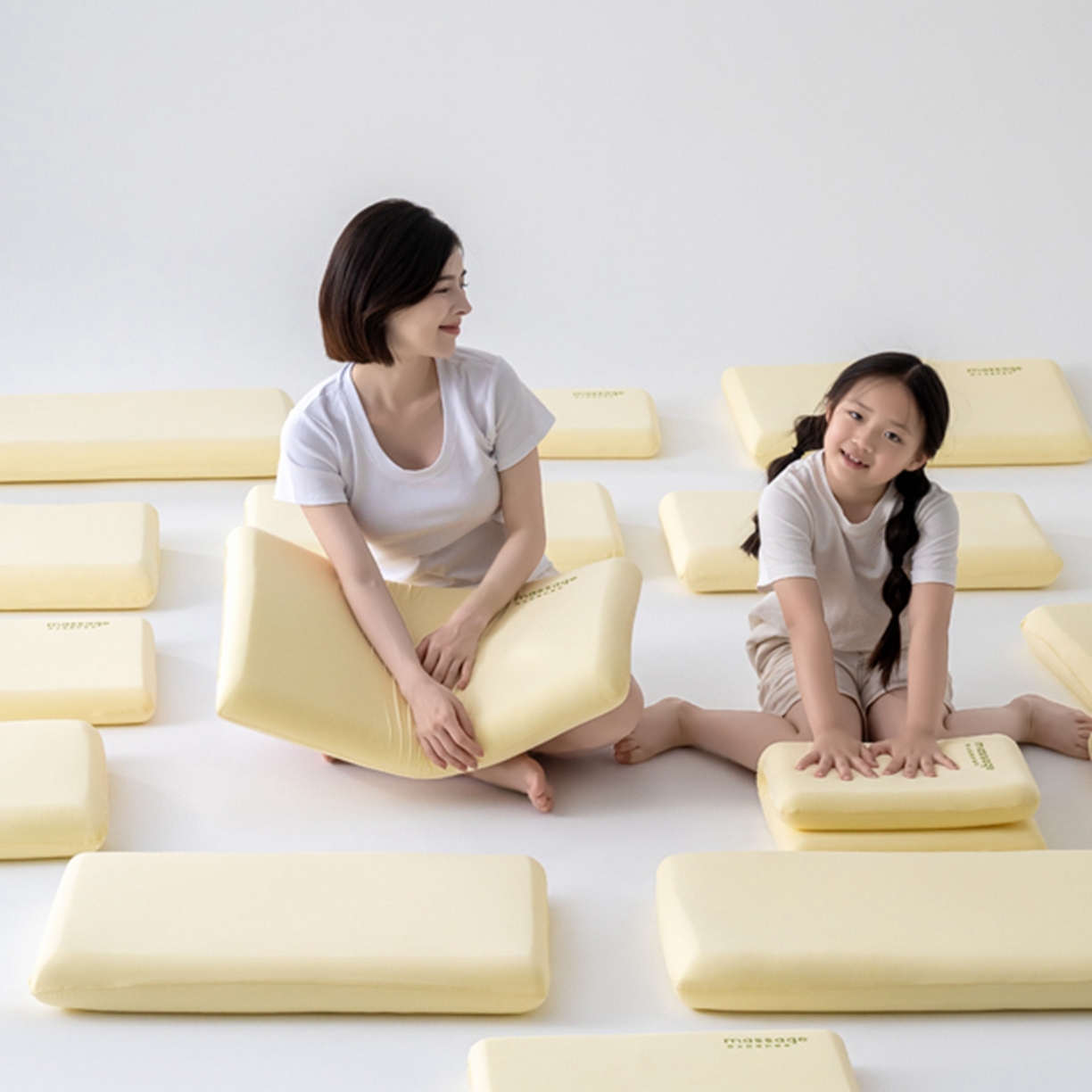 91家纺网 家纺一手货源 找家纺 北鸣有鱼枕芯馆 2025新款Massage马莎鸡记忆棉亲子枕枕头枕芯-风格一 42*70*8cm黄色