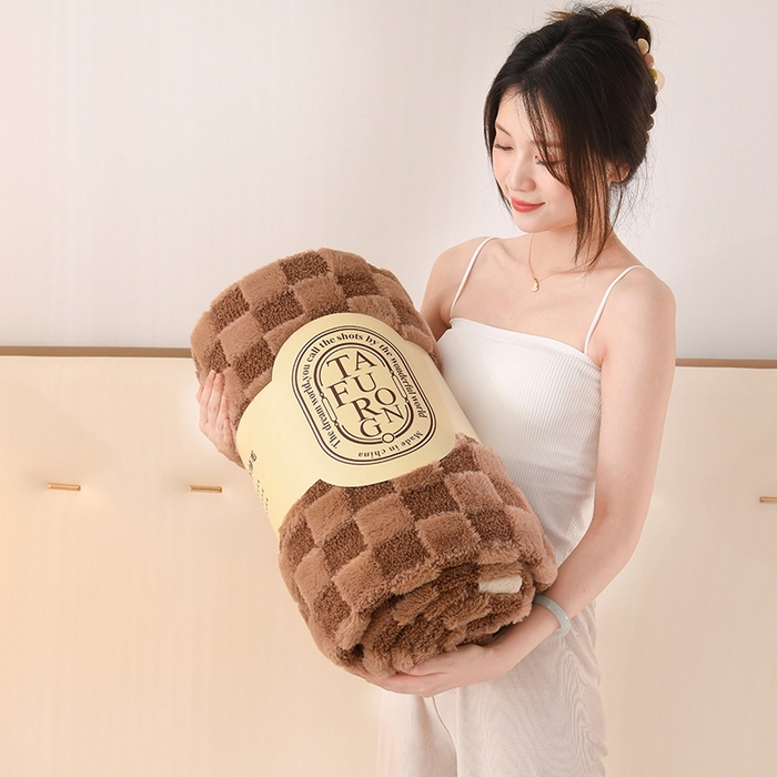 91家纺网 家纺一手货源 找家纺 印季家纺 2025新款泰迪绒兔毛绒格子毛毯毯子 驼色