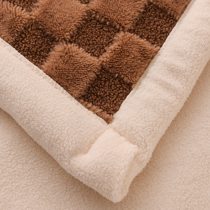 91家纺网 家纺一手货源 找家纺 印季家纺 2025新款泰迪绒兔毛绒格子毛毯毯子 驼色