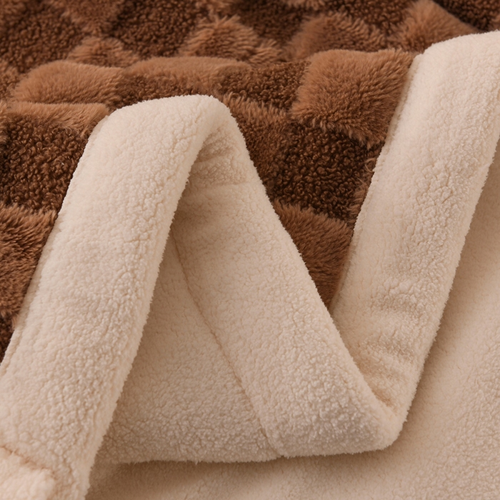 91家纺网 家纺一手货源 找家纺 印季家纺 2025新款泰迪绒兔毛绒格子毛毯毯子 驼色