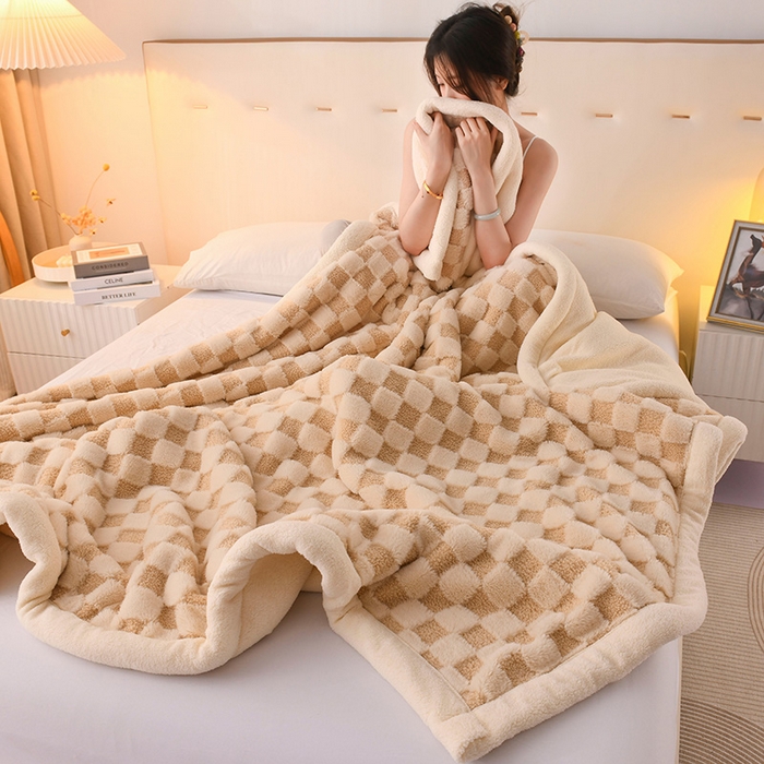 91家纺网 家纺一手货源 找家纺 印季家纺 2025新款泰迪绒兔毛绒格子毛毯毯子 米白