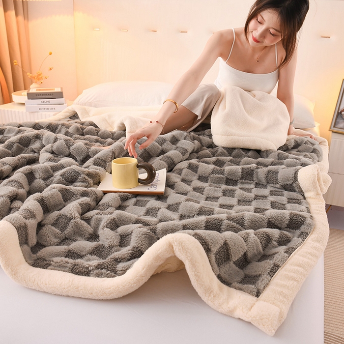 91家纺网 家纺一手货源 找家纺 印季家纺 2025新款泰迪绒兔毛绒格子毛毯毯子 浅灰