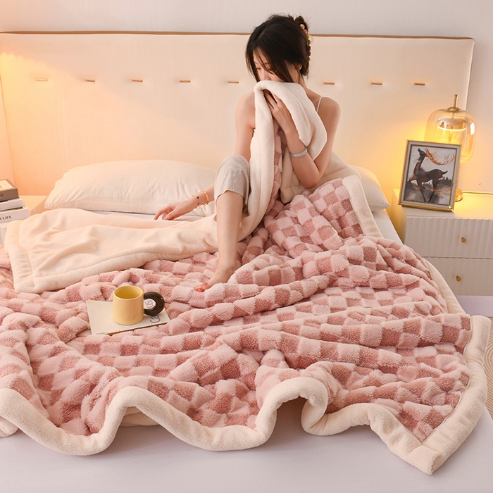 91家纺网 家纺一手货源 找家纺 印季家纺 2025新款泰迪绒兔毛绒格子毛毯毯子 豆沙