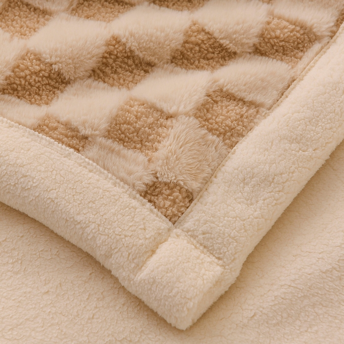 91家纺网 家纺一手货源 找家纺 印季家纺 2025新款泰迪绒兔毛绒格子毛毯毯子 米白