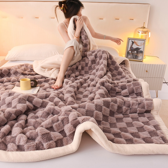 91家纺网 家纺一手货源 找家纺 印季家纺 2025新款泰迪绒兔毛绒格子毛毯毯子 浅紫