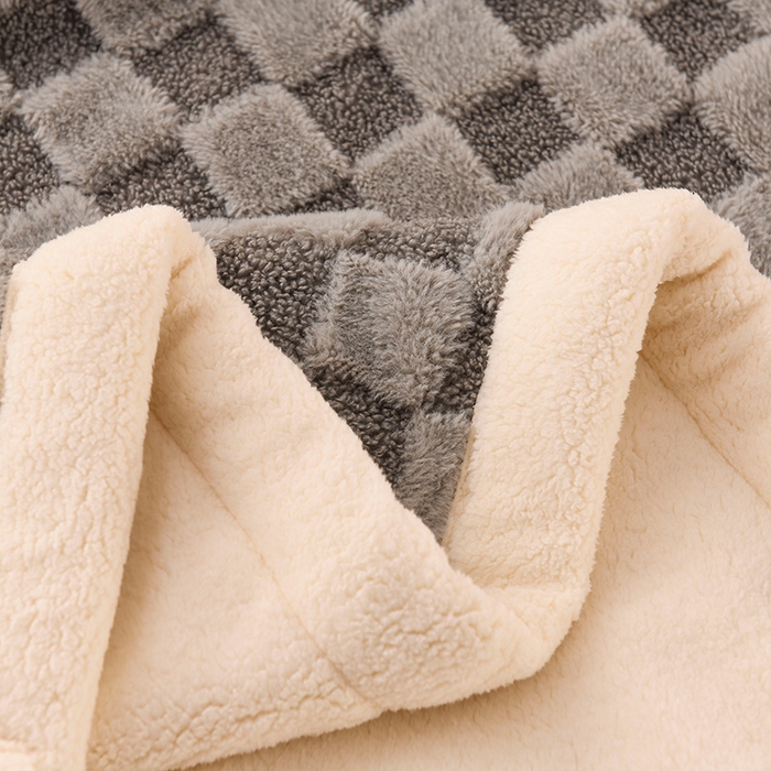 91家纺网 家纺一手货源 找家纺 印季家纺 2025新款泰迪绒兔毛绒格子毛毯毯子 浅灰