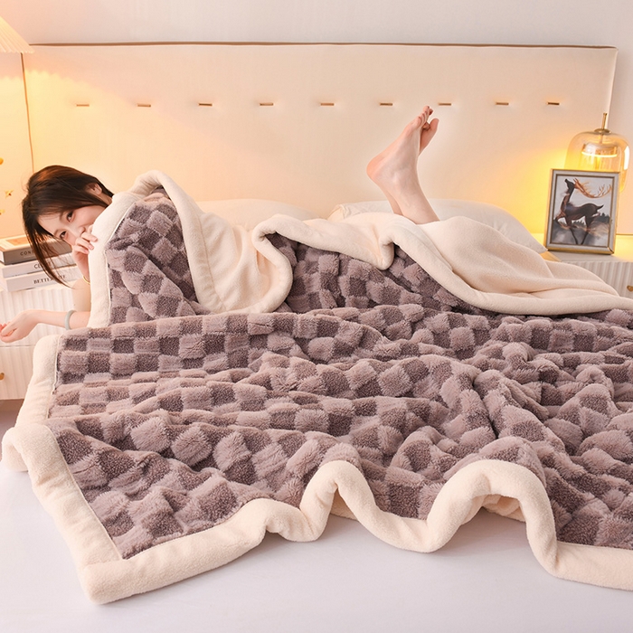 91家纺网 家纺一手货源 找家纺 印季家纺 2025新款泰迪绒兔毛绒格子毛毯毯子 浅紫