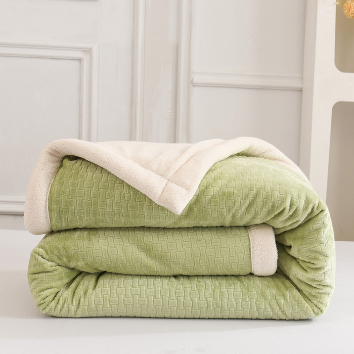 91家纺网 家纺一手货源 找家纺 印季家纺 2025秋冬新款三层夹棉-蝴蝶扣毛毯毯子多功能盖毯 蝴蝶扣-嫩绿