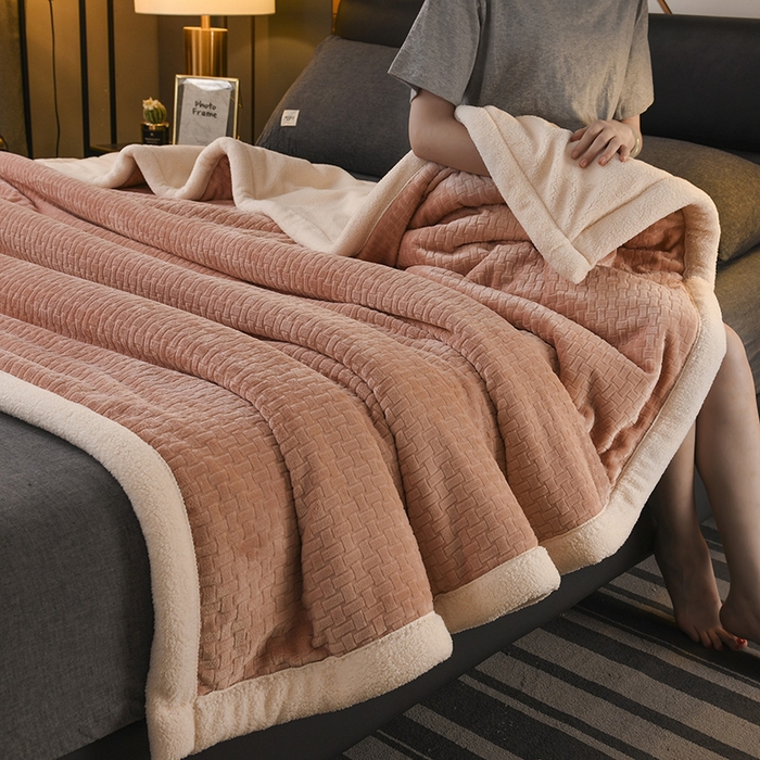 91家纺网 家纺一手货源 找家纺 （总）印季家纺 2025秋冬新款三层夹棉-蝴蝶扣毛毯毯子多功能盖毯