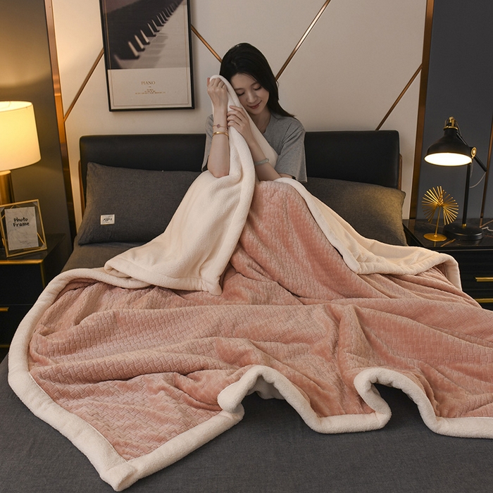 91家纺网 家纺一手货源 找家纺 （总）印季家纺 2025秋冬新款三层夹棉-蝴蝶扣毛毯毯子多功能盖毯