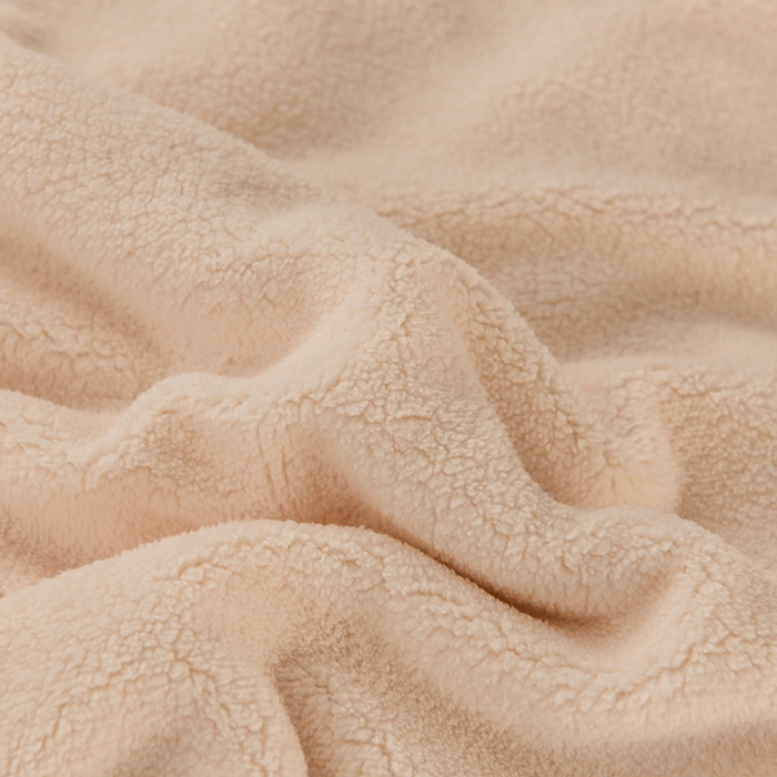 91家纺网 家纺一手货源 找家纺 印季家纺 2025秋冬新款三层夹棉-蝴蝶扣毛毯毯子多功能盖毯 蝴蝶扣-米白