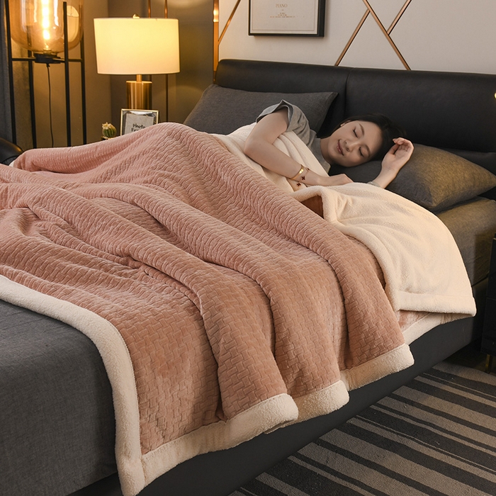 91家纺网 家纺一手货源 找家纺 印季家纺 2025秋冬新款三层夹棉-蝴蝶扣毛毯毯子多功能盖毯 蝴蝶扣-豆沙