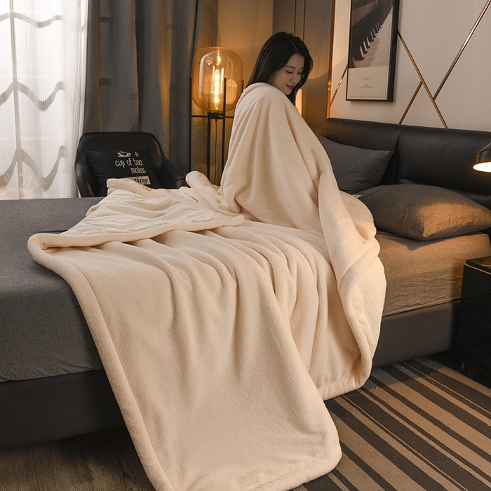 91家纺网 家纺一手货源 找家纺 印季家纺 2025秋冬新款三层夹棉-蝴蝶扣毛毯毯子多功能盖毯 蝴蝶扣-米白