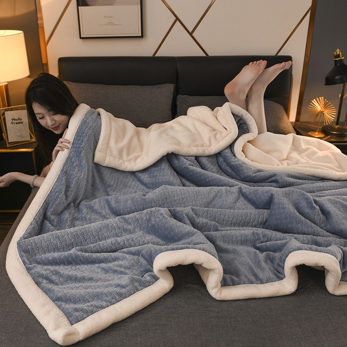 91家纺网 家纺一手货源 找家纺 印季家纺 2025秋冬新款三层夹棉-蝴蝶扣毛毯毯子多功能盖毯 蝴蝶扣-柔蓝