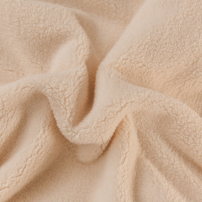 91家纺网 家纺一手货源 找家纺 印季家纺 2025秋冬新款三层夹棉-蝴蝶扣毛毯毯子多功能盖毯 蝴蝶扣-浅灰