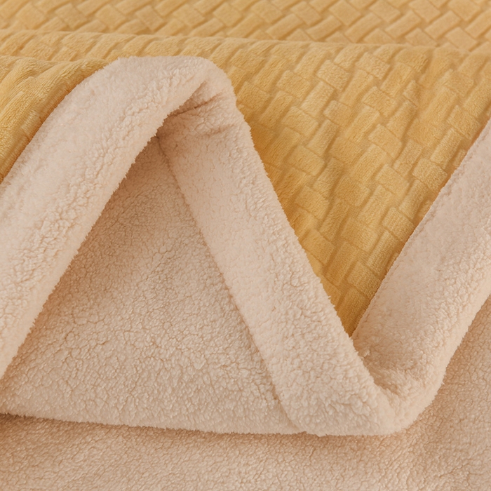 91家纺网 家纺一手货源 找家纺 印季家纺 2025秋冬新款三层夹棉-蝴蝶扣毛毯毯子多功能盖毯 蝴蝶扣-亮黄