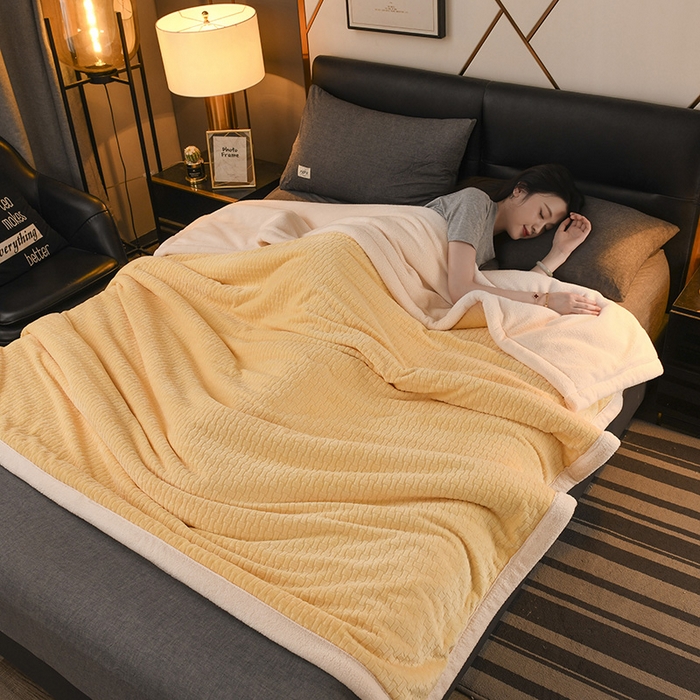 91家纺网 家纺一手货源 找家纺 印季家纺 2025秋冬新款三层夹棉-蝴蝶扣毛毯毯子多功能盖毯 蝴蝶扣-亮黄