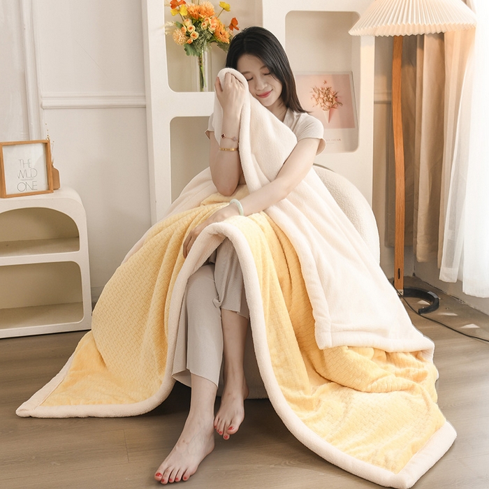 91家纺网 家纺一手货源 找家纺 印季家纺 2025秋冬新款三层夹棉-蝴蝶扣毛毯毯子多功能盖毯 蝴蝶扣-亮黄