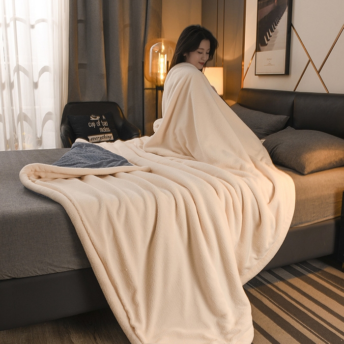 91家纺网 家纺一手货源 找家纺 印季家纺 2025秋冬新款三层夹棉-蝴蝶扣毛毯毯子多功能盖毯 蝴蝶扣-柔蓝