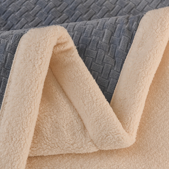 91家纺网 家纺一手货源 找家纺 印季家纺 2025秋冬新款三层夹棉-蝴蝶扣毛毯毯子多功能盖毯 蝴蝶扣-柔蓝