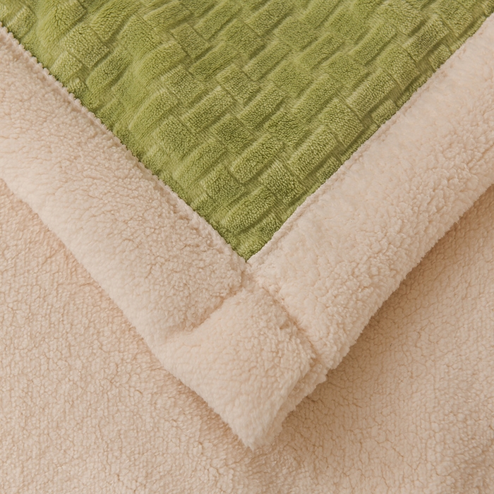 91家纺网 家纺一手货源 找家纺 印季家纺 2025秋冬新款三层夹棉-蝴蝶扣毛毯毯子多功能盖毯 蝴蝶扣-嫩绿