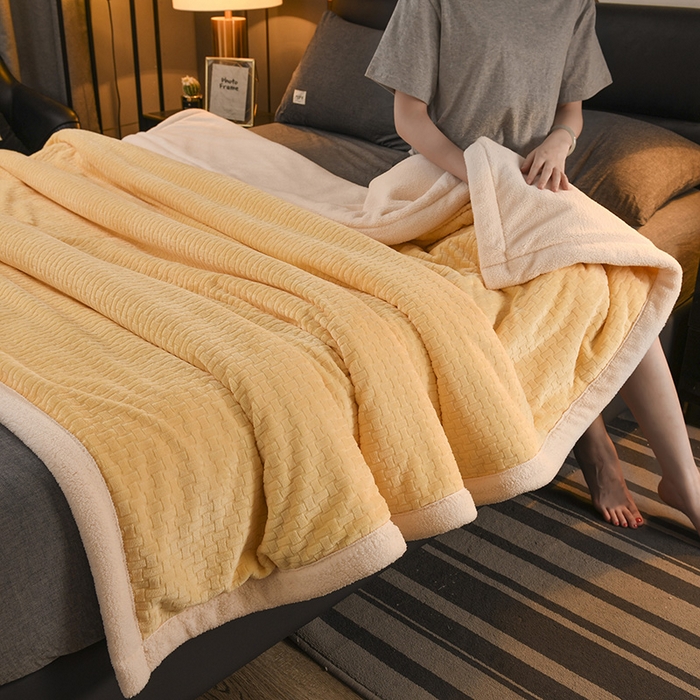 91家纺网 家纺一手货源 找家纺 印季家纺 2025秋冬新款三层夹棉-蝴蝶扣毛毯毯子多功能盖毯 蝴蝶扣-亮黄