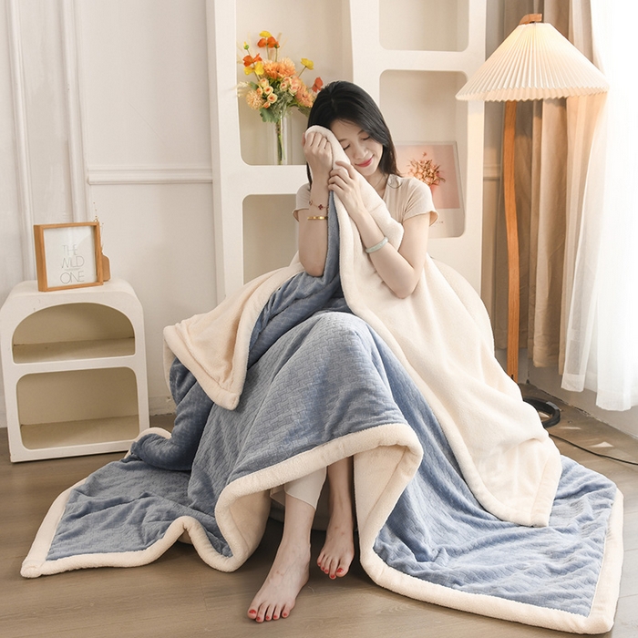 91家纺网 家纺一手货源 找家纺 印季家纺 2025秋冬新款三层夹棉-蝴蝶扣毛毯毯子多功能盖毯 蝴蝶扣-柔蓝