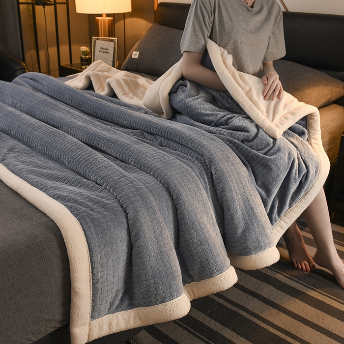 91家纺网 家纺一手货源 找家纺 印季家纺 2025秋冬新款三层夹棉-蝴蝶扣毛毯毯子多功能盖毯 蝴蝶扣-柔蓝