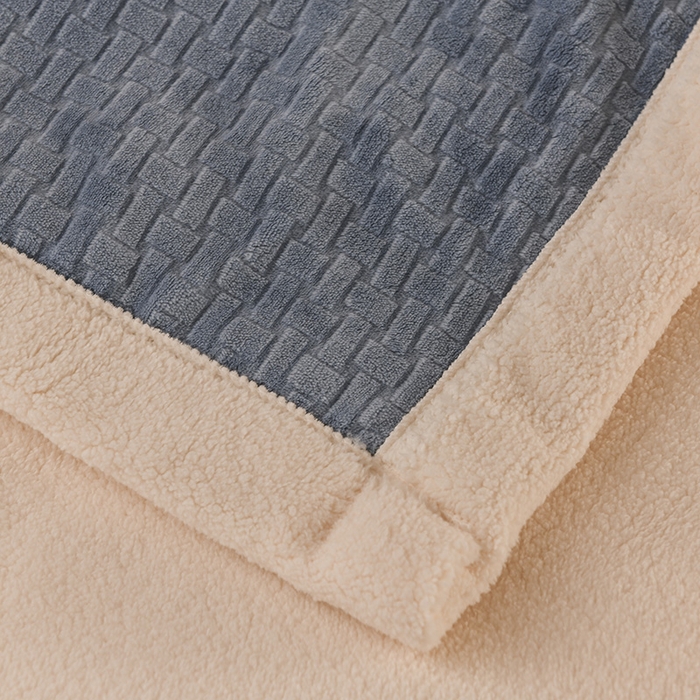 91家纺网 家纺一手货源 找家纺 印季家纺 2025秋冬新款三层夹棉-蝴蝶扣毛毯毯子多功能盖毯 蝴蝶扣-柔蓝