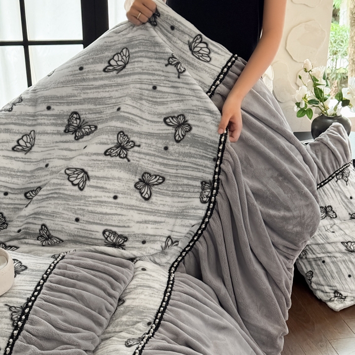 91家纺网 家纺一手货源 找家纺 （总）纯优家纺 2025新款秋冬法式复古风邹邹边雕花牛奶绒四件套-蝶舞纷飞