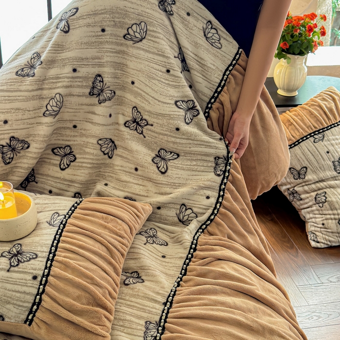 91家纺网 家纺一手货源 找家纺 纯优家纺 2025新款秋冬法式复古风邹邹边雕花牛奶绒四件套-蝶舞纷飞 蝶舞纷飞-奶咖