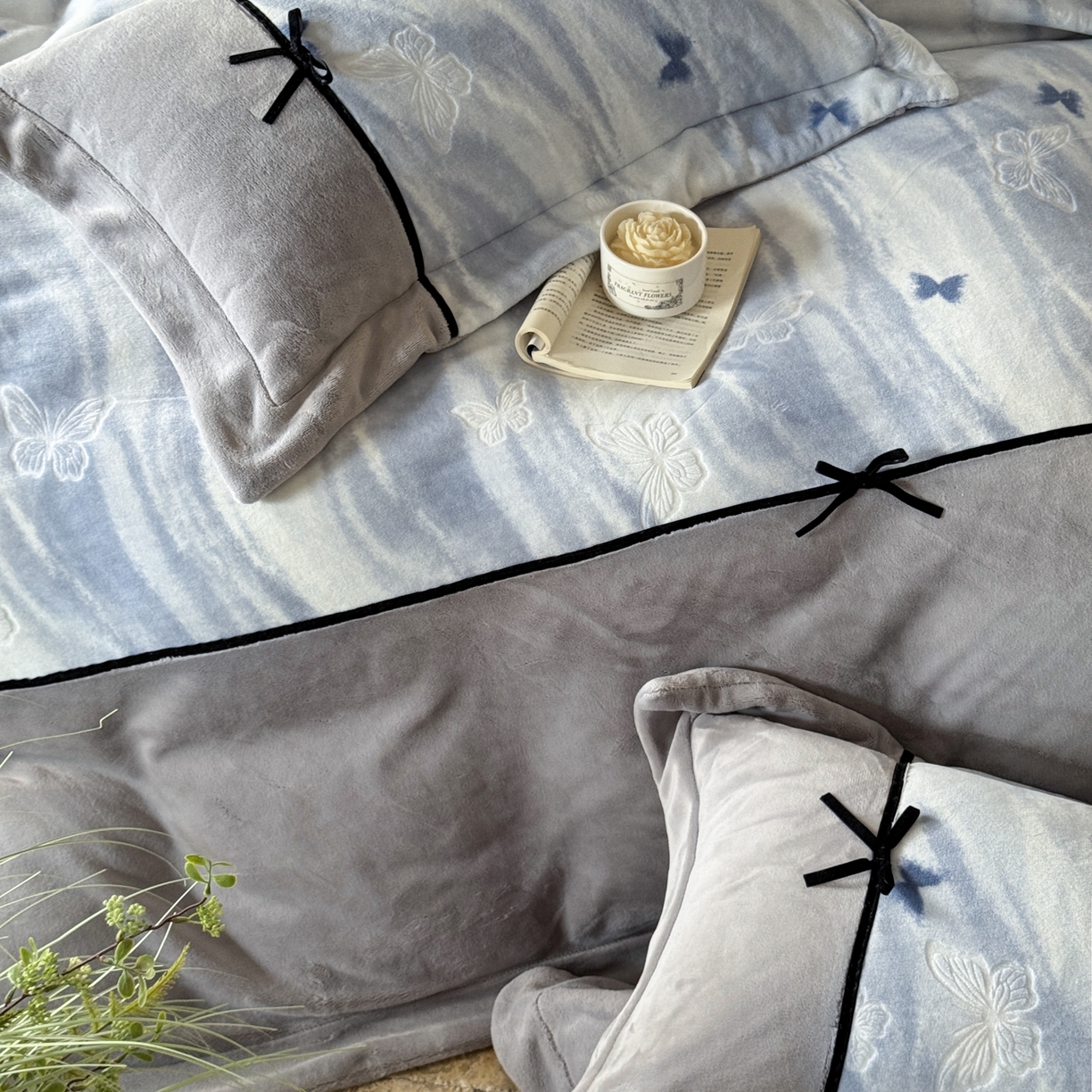 91家纺网 家纺一手货源 找家纺 （总）纯优家纺 2025新款黑色小蝴蝶结雕花牛奶绒四件套-境花蝶梦