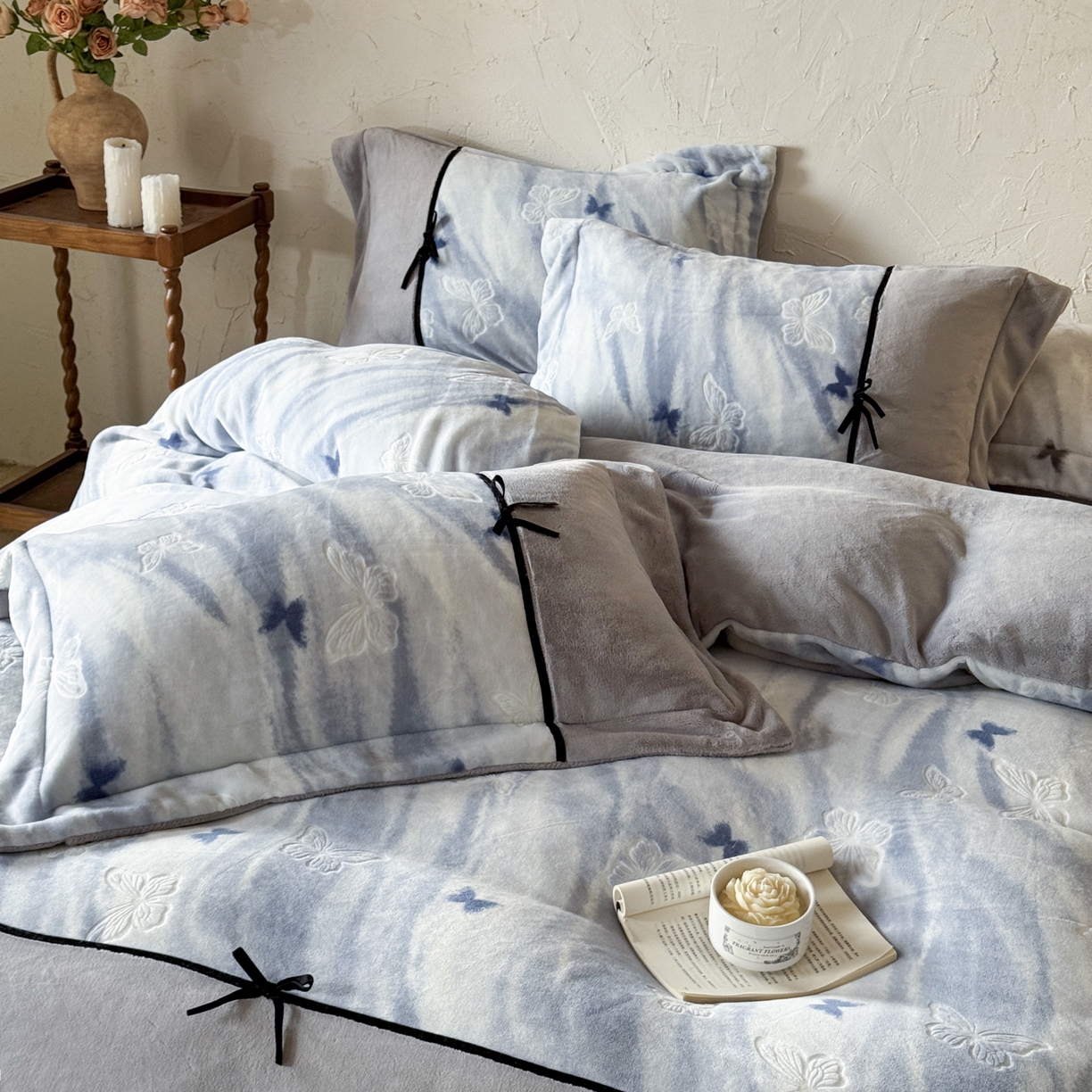 91家纺网 家纺一手货源 找家纺 （总）纯优家纺 2025新款黑色小蝴蝶结雕花牛奶绒四件套-境花蝶梦