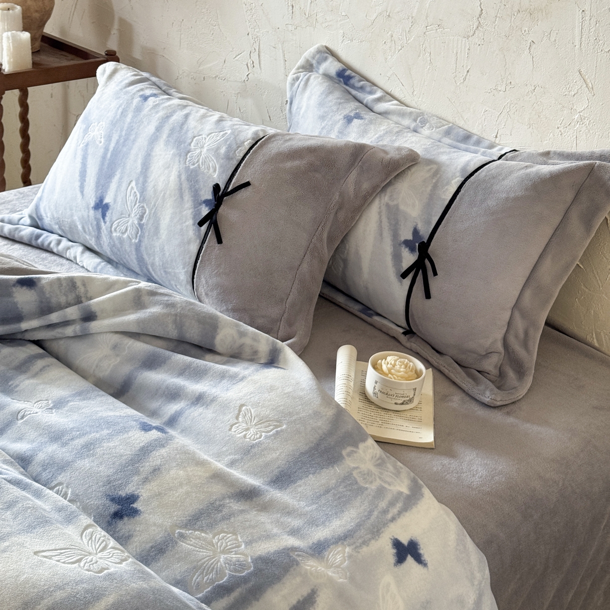 91家纺网 家纺一手货源 找家纺 （总）纯优家纺 2025新款黑色小蝴蝶结雕花牛奶绒四件套-境花蝶梦