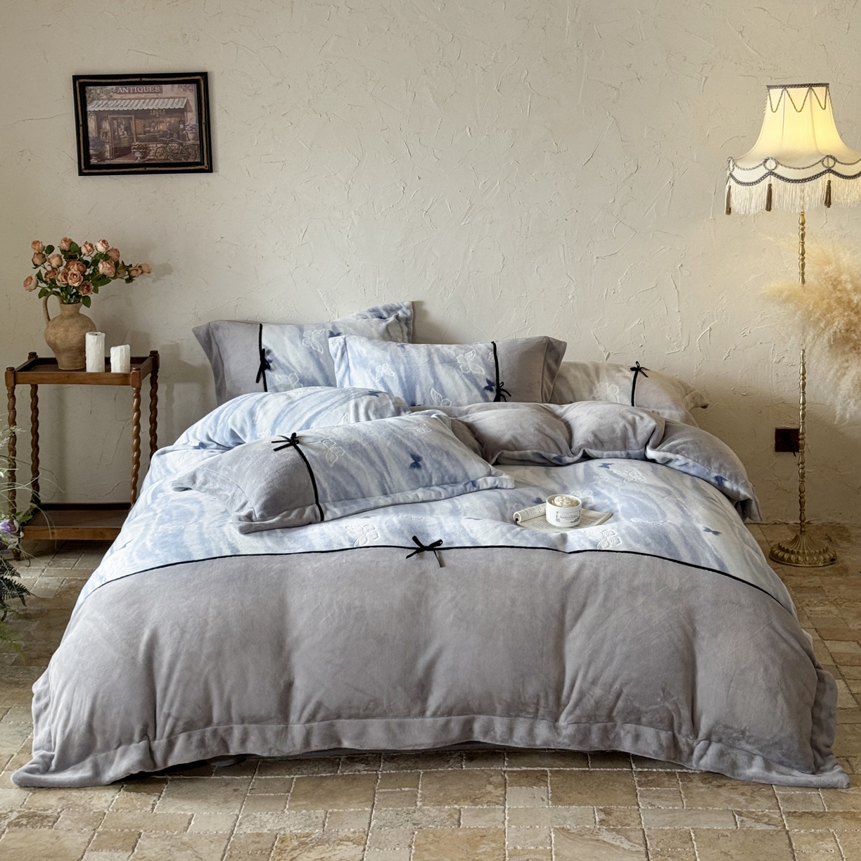 91家纺网 家纺一手货源 找家纺 （总）纯优家纺 2025新款黑色小蝴蝶结雕花牛奶绒四件套-境花蝶梦